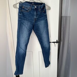 Gap jeans women’s size 4 true skinny